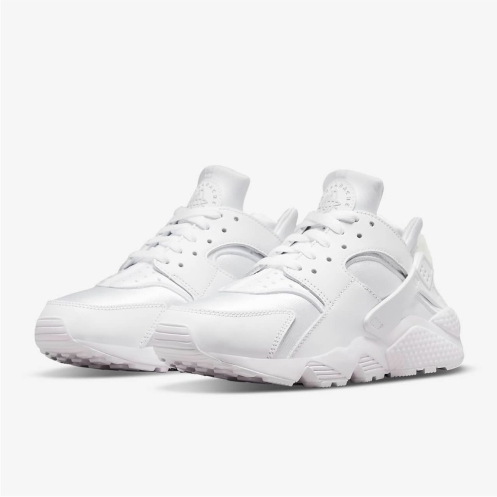 WOMEN'S NIKE AIR HUARACHE CASUAL SHOES